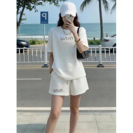 BY20953# 高级感重工字母镶钻休闲套装女夏季时尚宽松T恤短裤两件套  服裝批發女裝批發服飾貨源