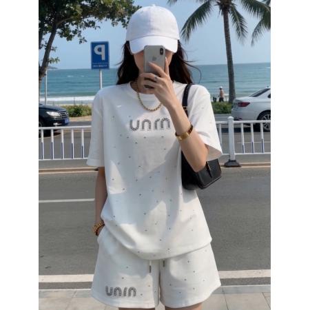 BY20953# 高级感重工字母镶钻休闲套装女夏季时尚宽松T恤短裤两件套  服裝批發女裝批發服飾貨源