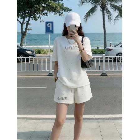 BY20953# 高级感重工字母镶钻休闲套装女夏季时尚宽松T恤短裤两件套  服裝批發女裝批發服飾貨源