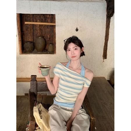 BY20986# 棉无袖t恤女新款夏设计感蓝色条纹假两件露肩斜肩上衣  服裝批發女裝批發服飾貨源