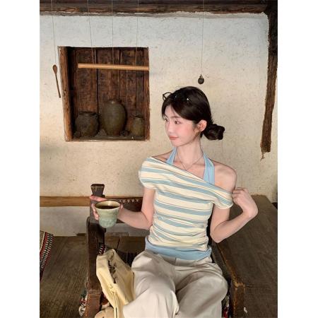 BY20986# 棉无袖t恤女新款夏设计感蓝色条纹假两件露肩斜肩上衣  服裝批發女裝批發服飾貨源