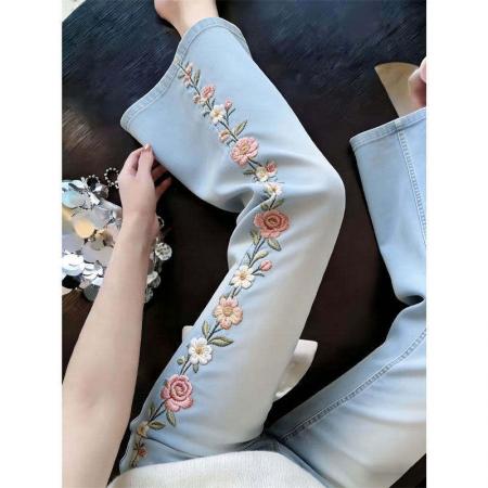 BY21132# 浅蓝色刺绣花朵牛仔裤女夏季新款高腰高级感显瘦百搭九分裤子 服裝批發女裝批發服飾貨源
