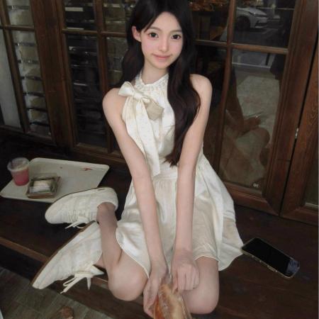 BY21244# 富家千金风烫钻蝴蝶结挂脖连衣裙女春季高级感气质收腰A字女裙子 服裝批發女裝批發服飾貨源
