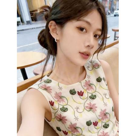 BY21454# 夏季时尚减龄气质小众吊带背心女巨好看绝美花朵印花显瘦无袖上衣 服裝批發女裝批發服飾貨源