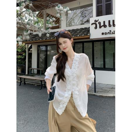 BY21528# 夏季新款花边拼接V领落肩袖雕花重工防晒衬衫上衣  服裝批發女裝批發服飾貨源