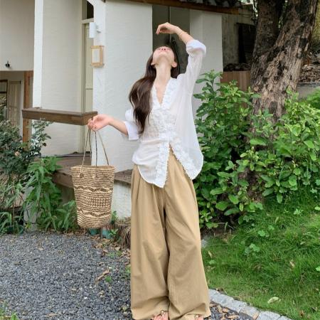 BY21528# 夏季新款花边拼接V领落肩袖雕花重工防晒衬衫上衣  服裝批發女裝批發服飾貨源