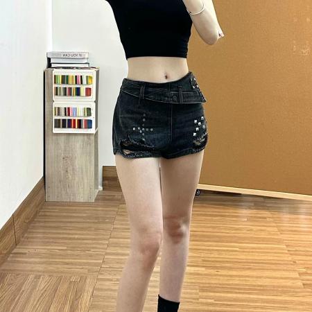 BY21586# 美式短裤女夏季新款复古黑色铆钉牛仔高级感低腰翻折热裤子潮  服裝批發女裝批發服飾貨源
