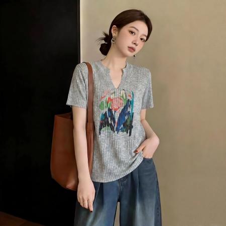 BY21639# 薄款针织灰色V领正肩短袖T恤女夏季新款小衫胖mm洋气减龄上衣  服裝批發女裝批發服飾貨源