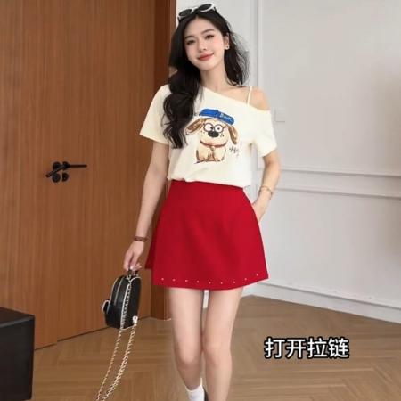 BY21654# 夏季新款小狗印花斜肩T恤红色A字半身裙套装女显瘦穿搭两件套  服裝批發女裝批發服飾貨源