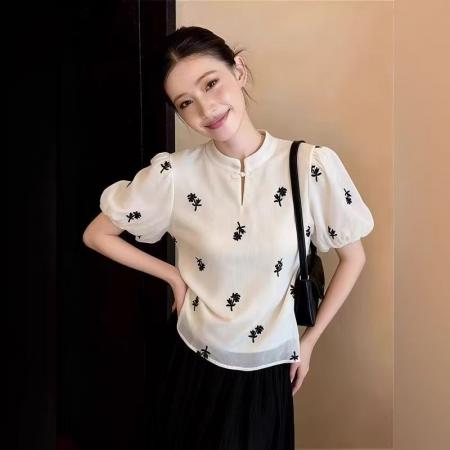 法式温柔风白色泡泡袖衬衫女夏季超好看立领植物刺绣改良上衣  服裝批發女裝批發服飾貨源