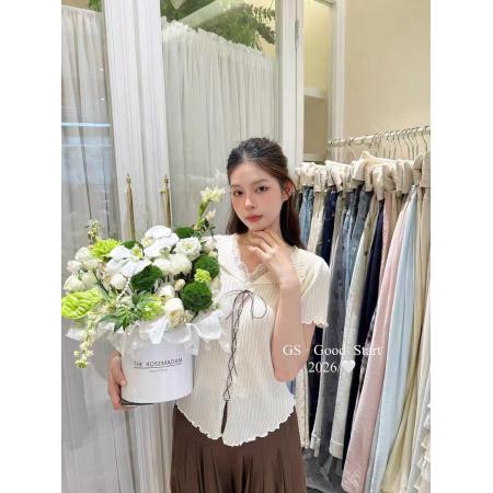 BY21913# 夏季新款韩系蕾丝拼接V领设计感短袖针织上衣女休闲百搭 服裝批發女裝批發服飾貨源