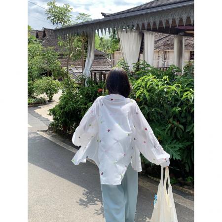 BY21948# 韩版重工彩色花朵刺绣衬衫女春夏宽松长袖上衣防晒薄外套 服裝批發女裝批發服飾貨源