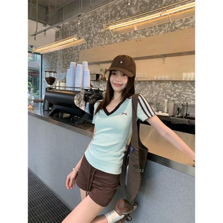 BY22215# 短袖t恤女装夏季新款韩系设计感修身条纹撞色刺绣V领上衣 服裝批發女裝批發服飾貨源