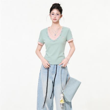 BY22738# 假两件绿色V领正肩短袖T恤女夏季设计感铆钉修身显瘦上衣  服裝批發女裝批發服飾貨源