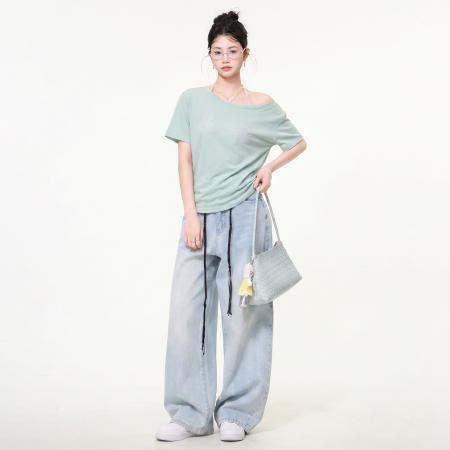 BY22744# 绿色假两件字母烫钻斜领短袖T恤女宽松露肩松弛感上衣夏  服裝批發女裝批發服飾貨源