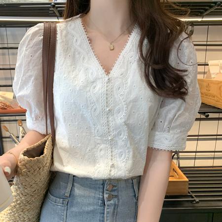 BY23026# 夏季新款韩版百搭V领刺绣短袖衬衫女上衣夏 服裝批發女裝批發服飾貨源