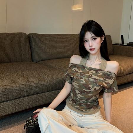 BY23075# 美式辣妹迷彩假两件短袖t恤女夏季新款露肩烫钻收腰上衣 服裝批發女裝批發服飾貨源