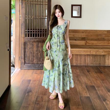 BY23269# 牛油果绿碎花吊带披肩连衣裙女夏新款绝美海边度假风两件套 服裝批發女裝批發服飾貨源