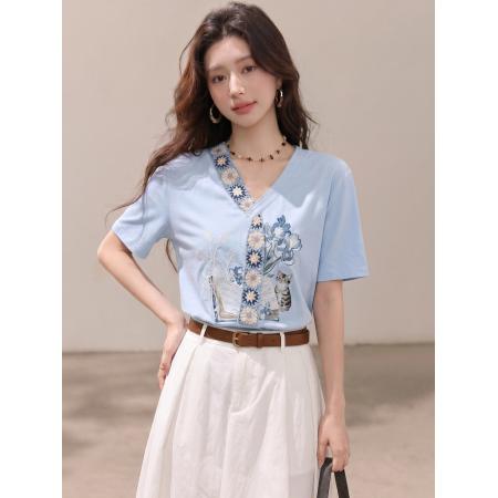 BY23720# 短袖v领t恤女夏季新款蓝色设计感宽松漂亮上衣夏风逐花 服裝批發女裝批發服飾貨源