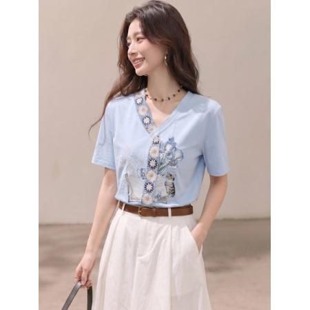 BY23720# 短袖v领t恤女夏季新款蓝色设计感宽松漂亮上衣夏风逐花 服裝批發女裝批發服飾貨源