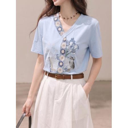 BY23720# 短袖v领t恤女夏季新款蓝色设计感宽松漂亮上衣夏风逐花 服裝批發女裝批發服飾貨源
