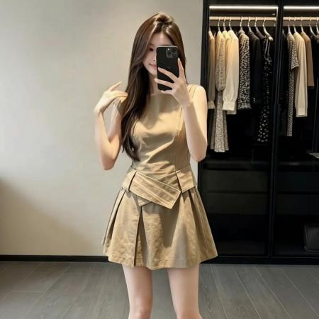 BY23873# 法式气质卡其色无袖连衣裙子女夏新款高级感收腰显瘦A字短裙 服裝批發女裝批發服飾貨源
