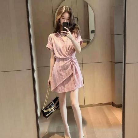 BY23875# 巨好看粉色条纹衬衫连衣裙子女夏季爆款绝美a字收腰显瘦短裙 服裝批發女裝批發服飾貨源