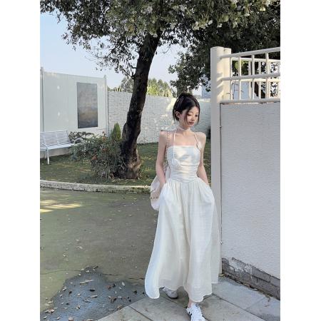 BY23979# 褶皱吊带连衣...