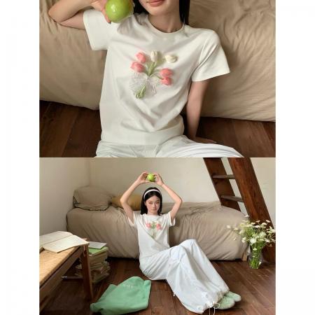 BY24672# 宋正恩白色正肩宽松短袖T恤女夏季穿搭立体花卉韩系巨好看的上衣  服裝批發女裝批發服飾貨源