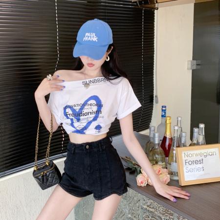BY24730# 白色短款上衣chi夏季印花设计感小众锁骨露肩一字肩T恤女  服裝批發女裝批發服飾貨源