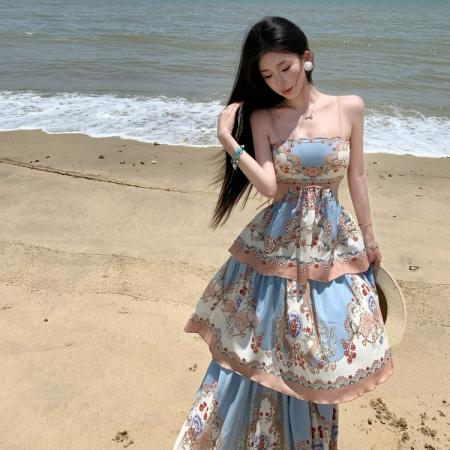 BY24769# 海边度假风吊带连衣裙女装夏季气质设计感印花蛋糕裙叠式长款裙