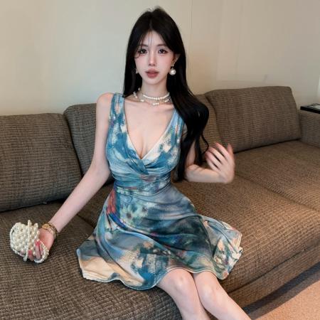 BY24790# 晕染印花V领无袖吊带背心女夏季收腰设计感小众裙子