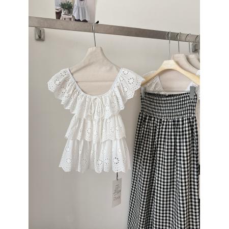 BY24840# 镂空絮语优雅高级感镂空图案一字肩小衫女夏季修身上衣
