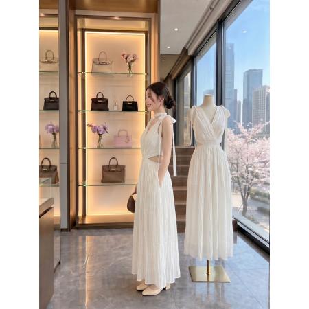 BY24901# 从一时刻腰姬裙高级感露腰连衣裙新款设计感气质v领修身长裙夏款