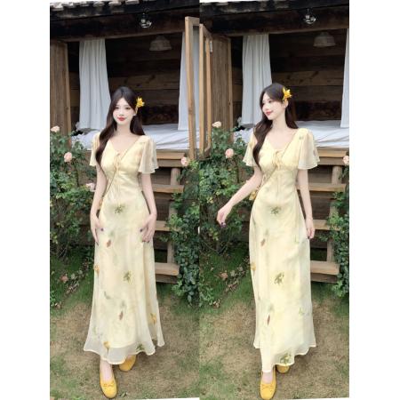 BY24954# 法式V领显瘦连衣裙女气质显瘦温柔风碎花飞飞袖中长连衣裙
