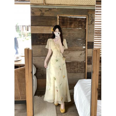 BY24954# 法式V领显瘦连衣裙女气质显瘦温柔风碎花飞飞袖中长连衣裙