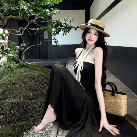 BY24955# 性感黑色挂脖抹胸连衣裙女早秋内搭高级感气质修身显瘦包臀长裙子
