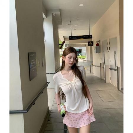 BY25258# 黑色V领扭结短袖t恤夏季设计感串珠百搭上衣  服裝批發女裝批發服飾貨源