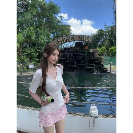 BY25258# 黑色V领扭结短袖t恤夏季设计感串珠百搭上衣  服裝批發女裝批發服飾貨源