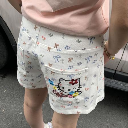 BY25317# 大码女装可爱kt猫刺绣短裤蝴蝶结碎花夏季百搭宽松牛仔热裤  服裝批發女裝批發服飾貨源