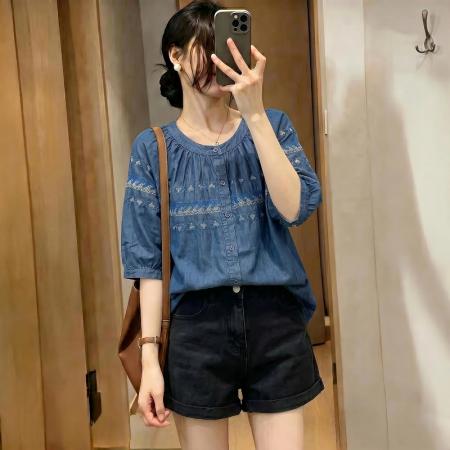 BY25344# 大码刺绣牛仔衬衫女夏季新款时尚宽松减龄百搭短袖遮肉衬衣女  服裝批發女裝批發服飾貨源