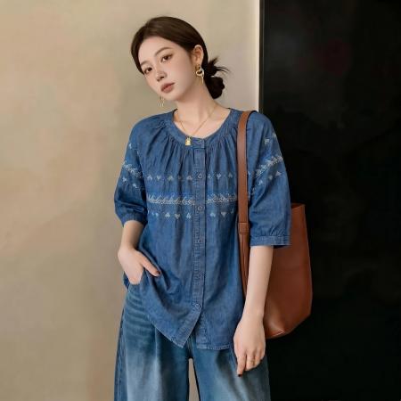 BY25344# 大码刺绣牛仔衬衫女夏季新款时尚宽松减龄百搭短袖遮肉衬衣女  服裝批發女裝批發服飾貨源