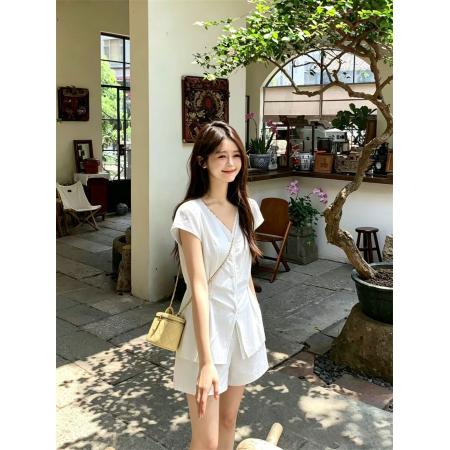 BY25461# 法式蕾丝拼接白色V领珍珠收腰衬衫上衣＋高腰短裤两件套装女约会  服裝批發女裝批發服飾貨源